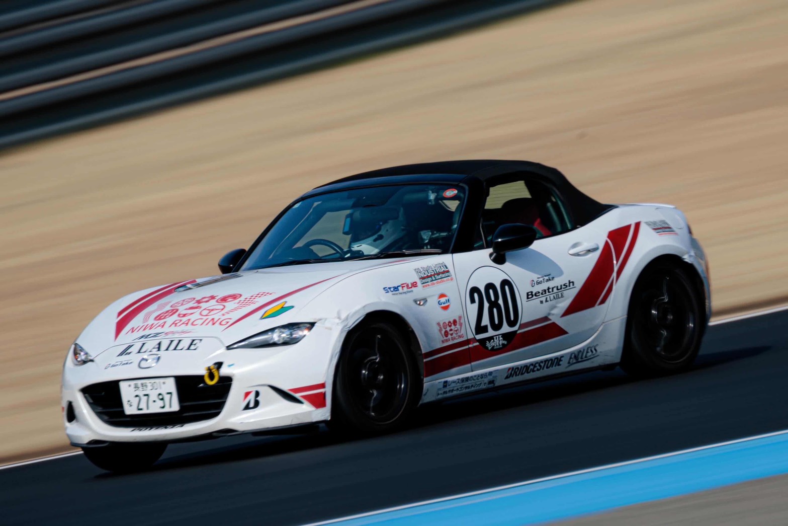 Roadster Party Race